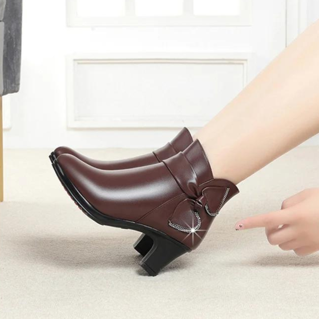 Bota Feminina de Couro Aveludada Lumiss