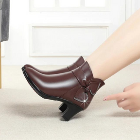 Bota Feminina de Couro Aveludada Lumiss