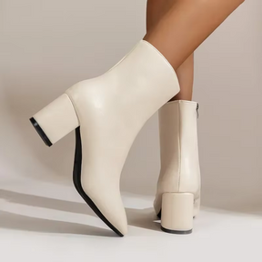 Bota Feminina de Couro Bico Fino Loren