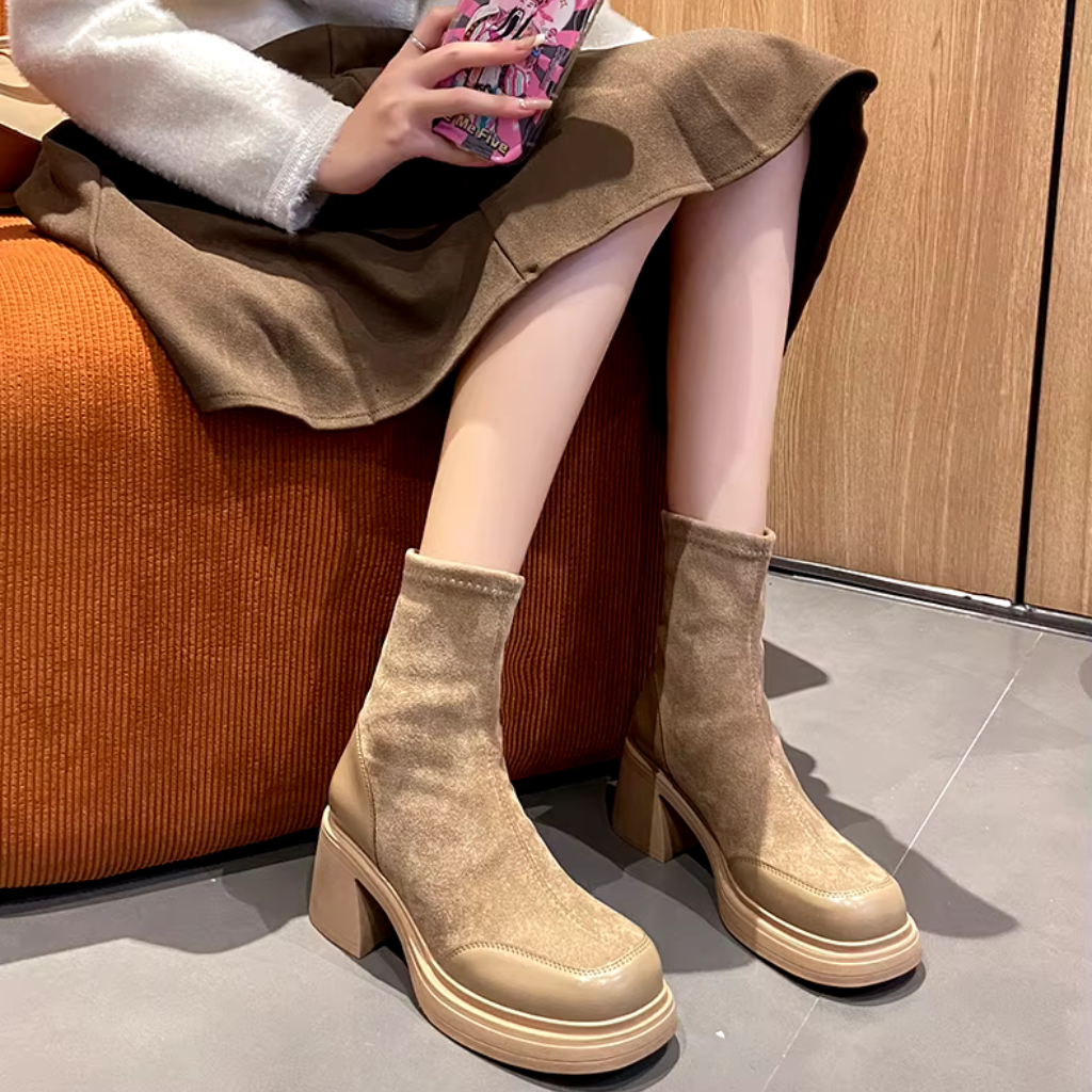 Bota Feminina de Couro com Salto Ladie