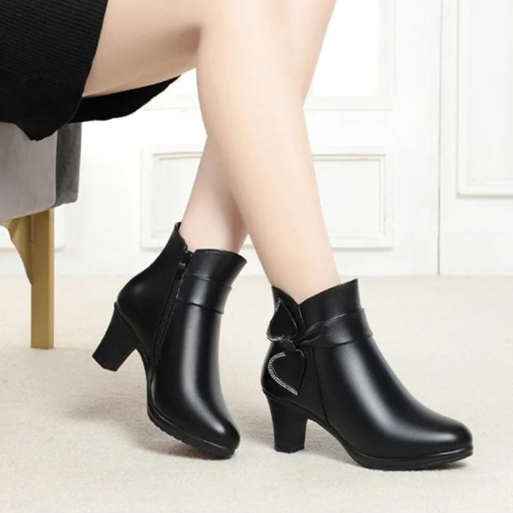 Bota Feminina de Couro Aveludada Lumiss