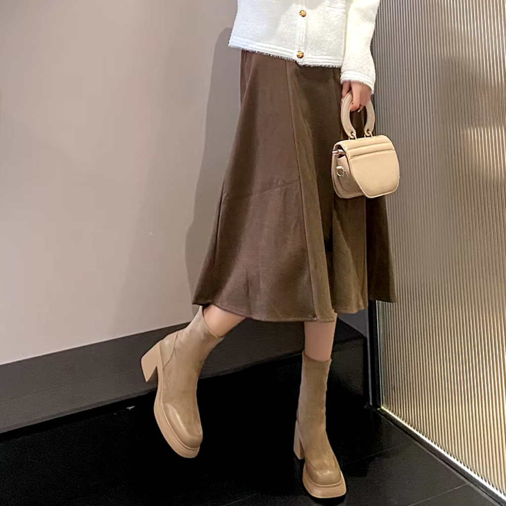 Bota Feminina de Couro com Salto Ladie