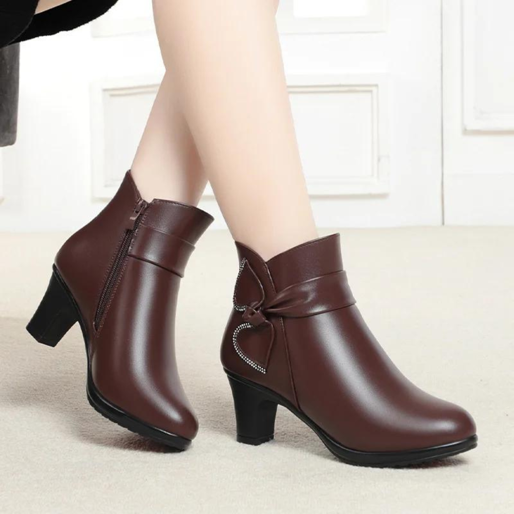 Bota Feminina de Couro Aveludada Lumiss
