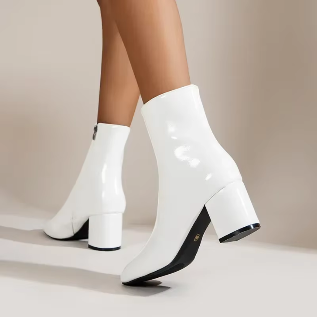 Bota Feminina de Couro Bico Fino Loren
