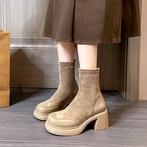Bota Feminina de Couro com Salto Ladie