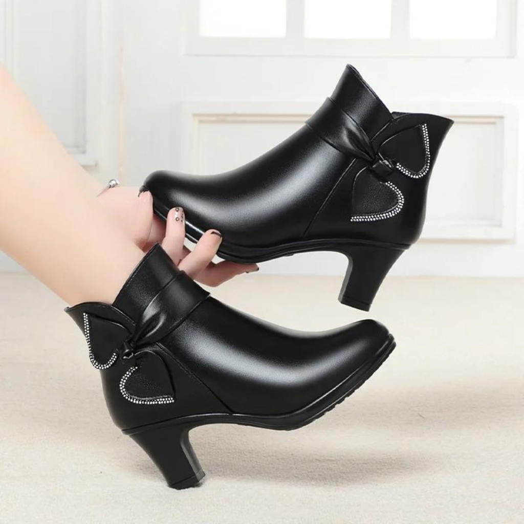 Bota Feminina de Couro Aveludada Lumiss