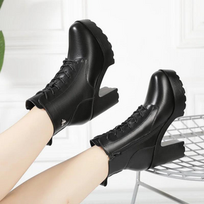 Bota Feminina de Couro Aveludada Mary