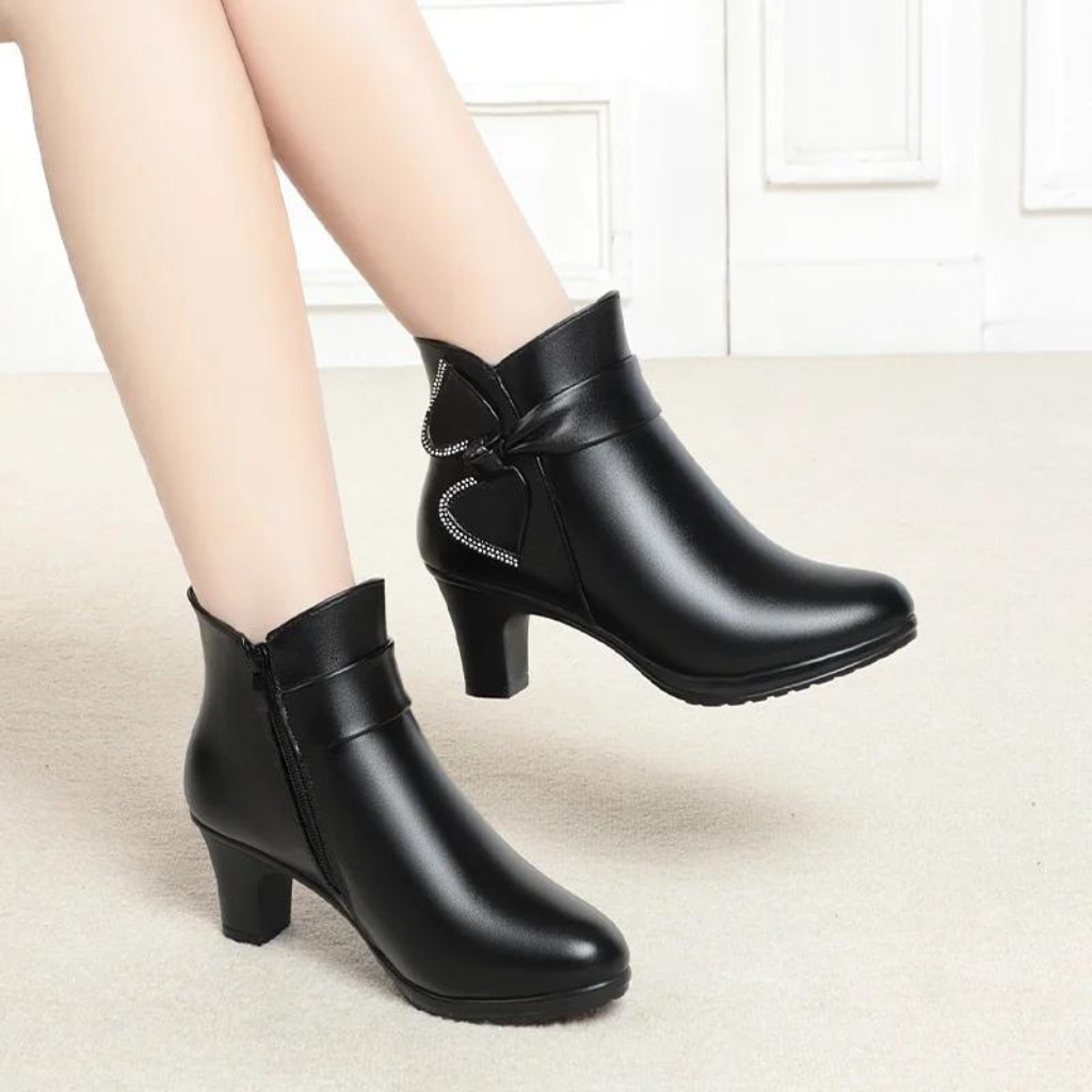 Bota Feminina de Couro Aveludada Lumiss