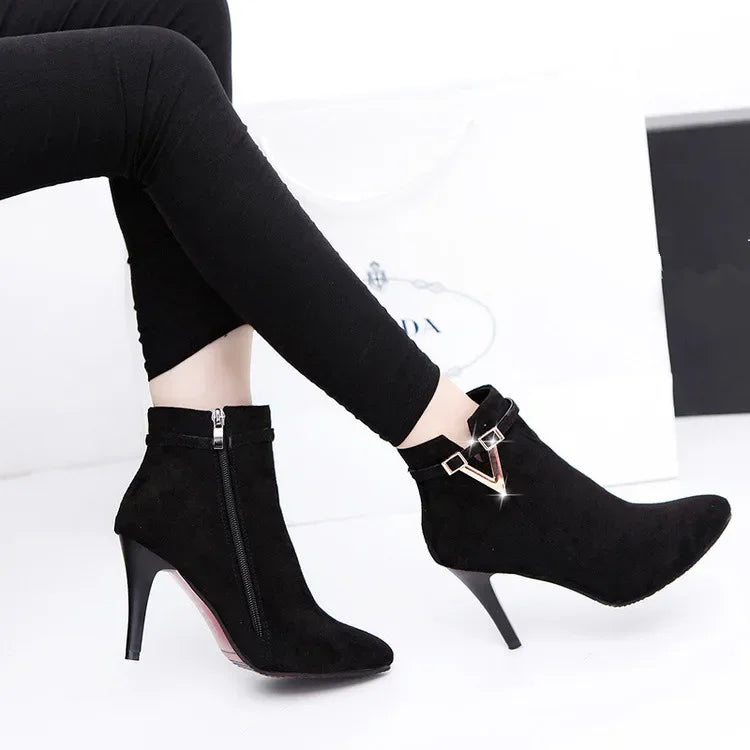Bota Feminina de Couro Elegance Grace