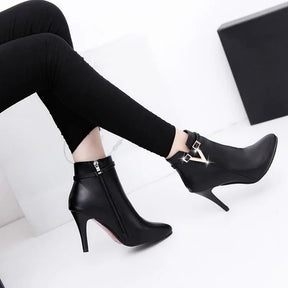 Bota Feminina de Couro Elegance Grace
