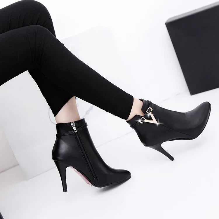 Bota Feminina de Couro Elegance Grace