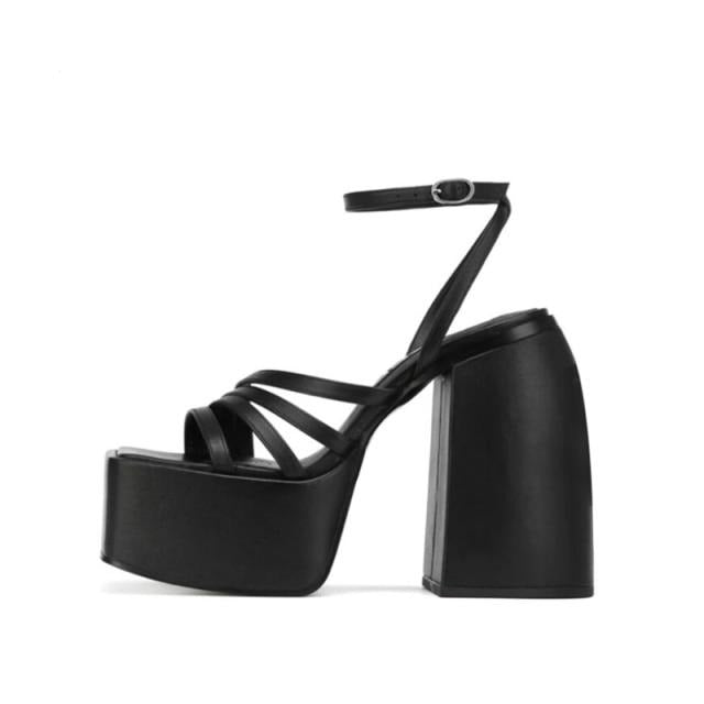 Scarpin Feminino de Couro Ava